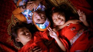 スマホが睡眠に与える影響とその対策は？