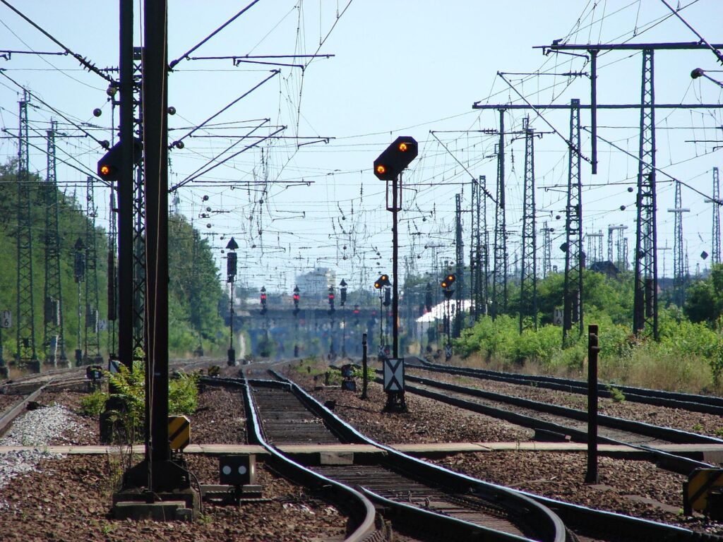 夜間の暑さの原因とその対策は？