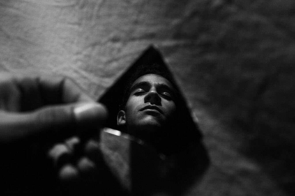 眠れない夜が不安症に与える影響とは？