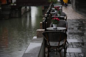 眠れない雨の日の原因は何？